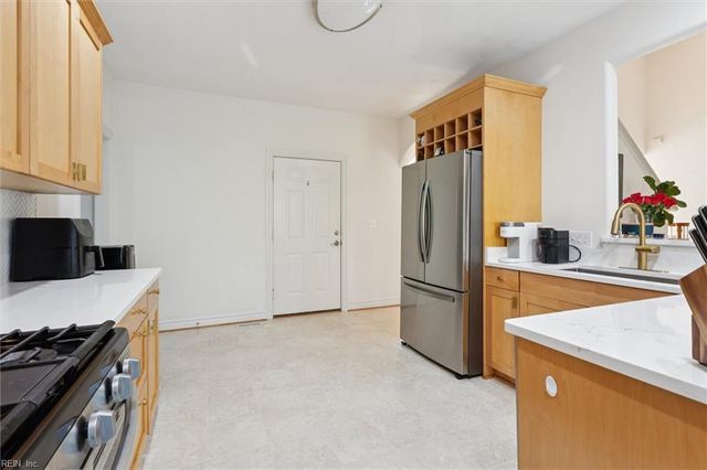 320 Riviara PL, Chesapeake, VA 23322