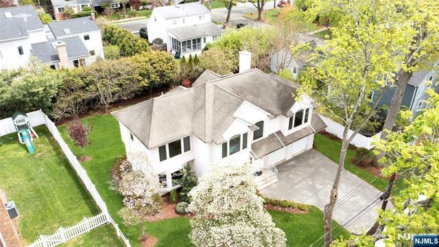 27 Highland Avenue, Demarest, NJ 07627