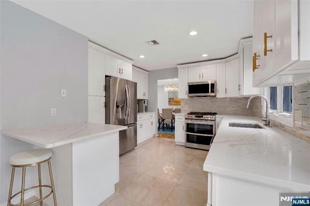 27 Highland Avenue, Demarest, NJ 07627