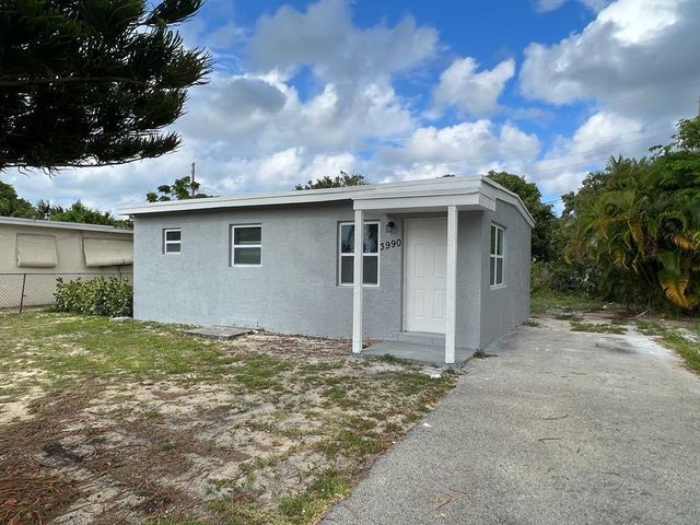 3990 Plum Tree Drive, Lake Worth, FL 33462