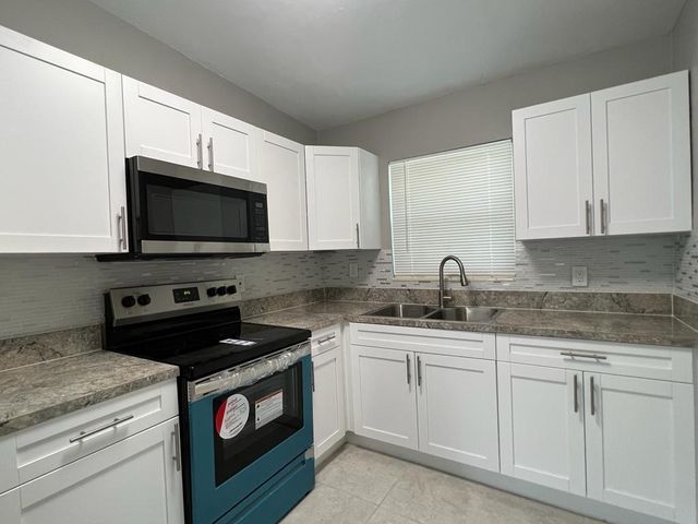 3990 Plum Tree Drive, Lake Worth, FL 33462