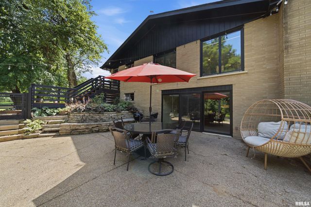 5200 N SHERBROOK Lane, Peoria, IL 61614