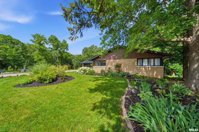5200 N SHERBROOK Lane, Peoria, IL 61614