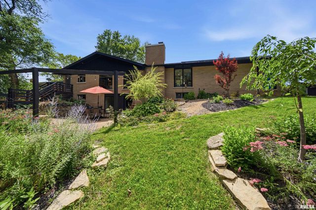 5200 N SHERBROOK Lane, Peoria, IL 61614