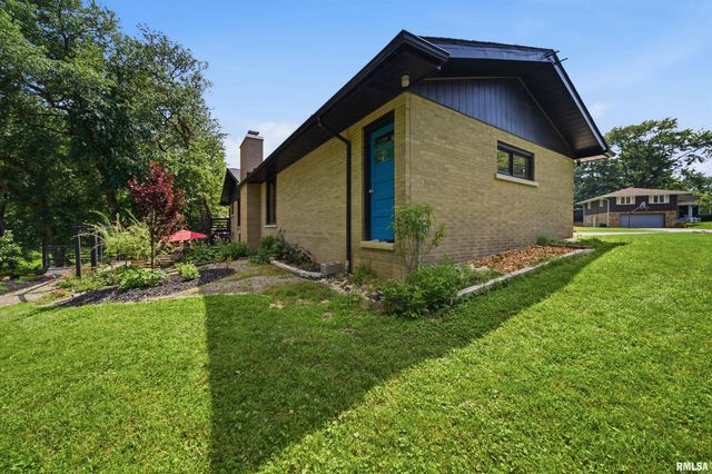 5200 N SHERBROOK Lane, Peoria, IL 61614