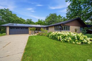 5200 N SHERBROOK Lane, Peoria, IL 61614