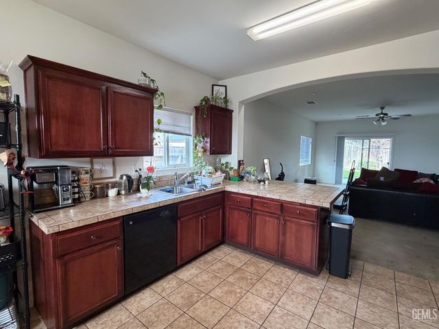 600 Vancluse Bay Drive, Bakersfield, CA 93307