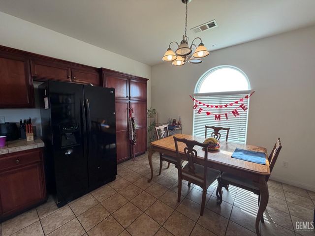 600 Vancluse Bay Drive, Bakersfield, CA 93307