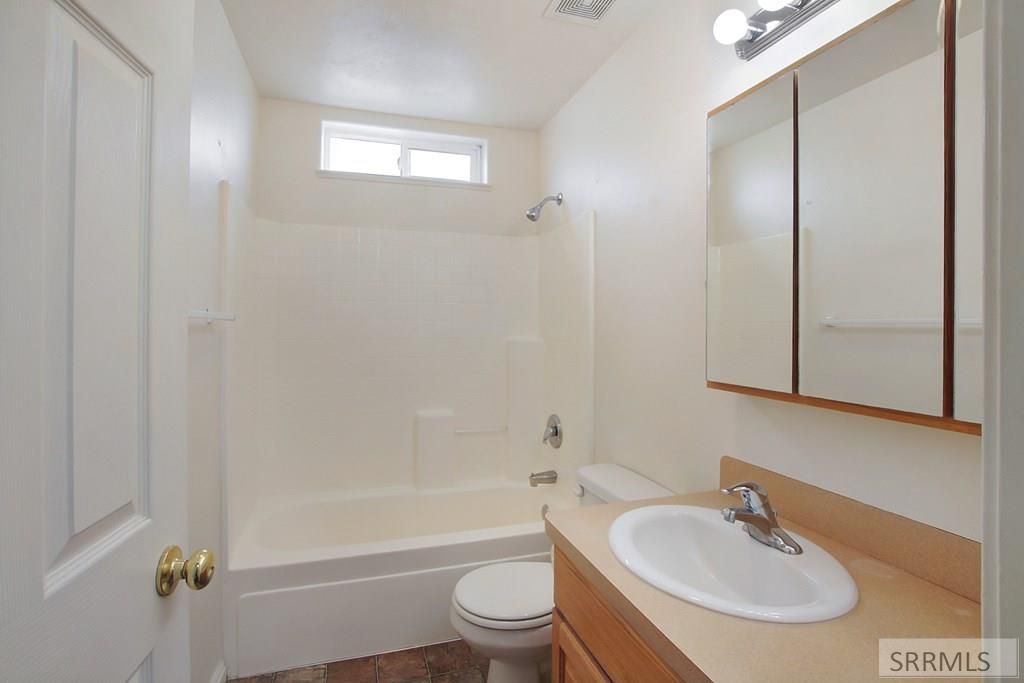 Image 11 of property listing at 1122 Matchpoint Drive, Ammon, ID 83406