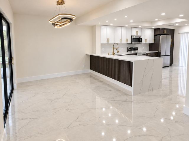 264 DEER CREEK WILDWOOD Lane E, Deerfield Beach, FL 33442