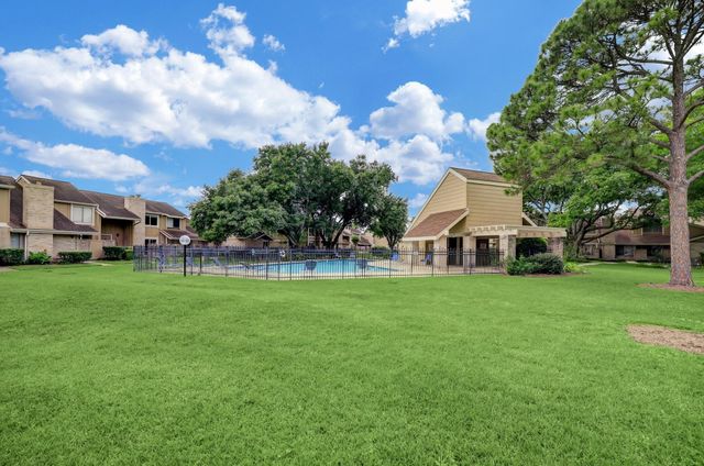 11522 Village Place Drive 81, Houston, TX 77077