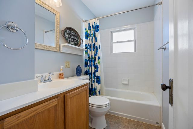 0S644 East Street, Winfield, IL 60190