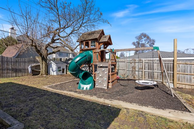 0S644 East Street, Winfield, IL 60190