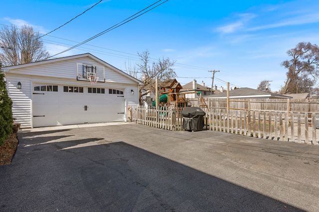 0S644 East Street, Winfield, IL 60190