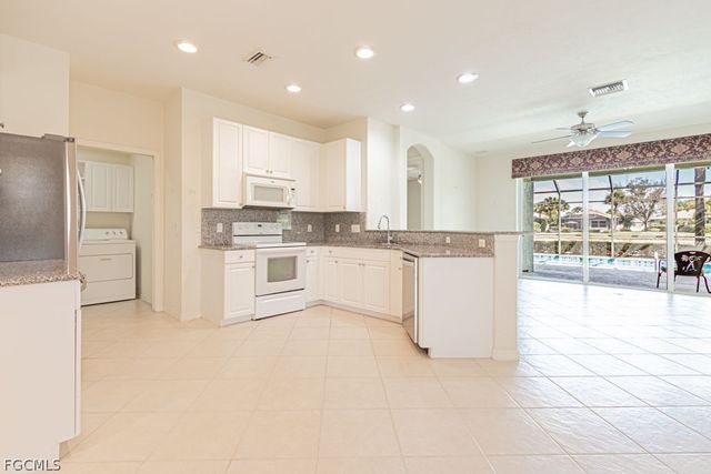 10615 Camarelle CIR, Fort Myers, FL 33913