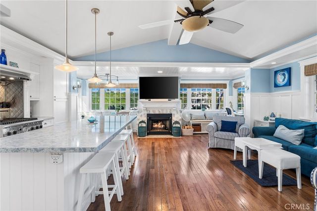 4 Saratoga, Newport Beach, CA 92660