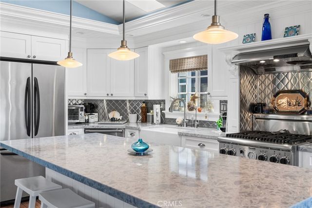 4 Saratoga, Newport Beach, CA 92660