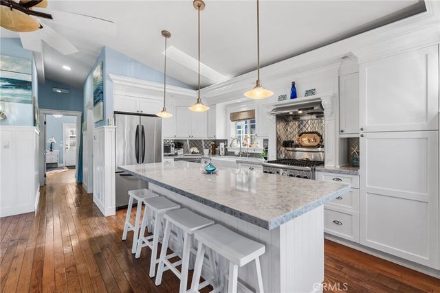 4 Saratoga, Newport Beach, CA 92660