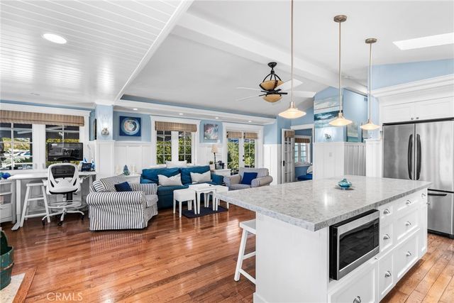 4 Saratoga, Newport Beach, CA 92660