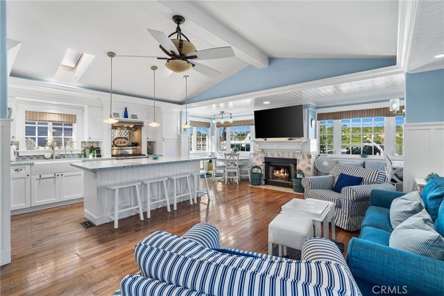 4 Saratoga, Newport Beach, CA 92660