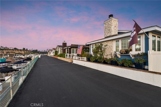 4 Saratoga, Newport Beach, CA 92660