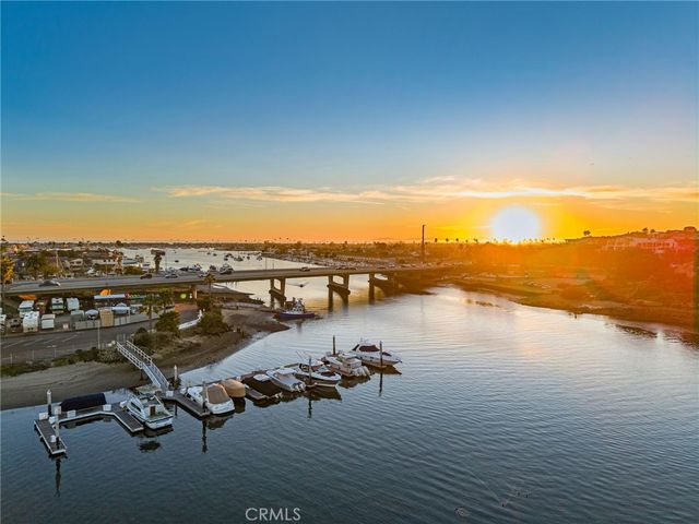 4 Saratoga, Newport Beach, CA 92660