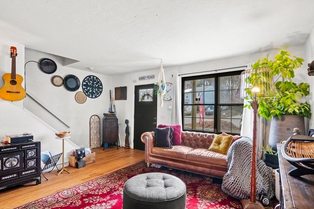 16 Ward Farm Circle, Worcester, MA 01602