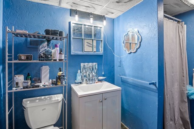 16 Ward Farm Circle, Worcester, MA 01602