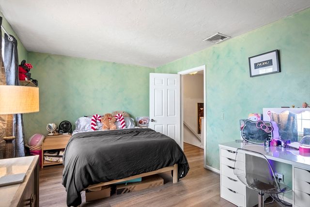 16 Ward Farm Circle, Worcester, MA 01602