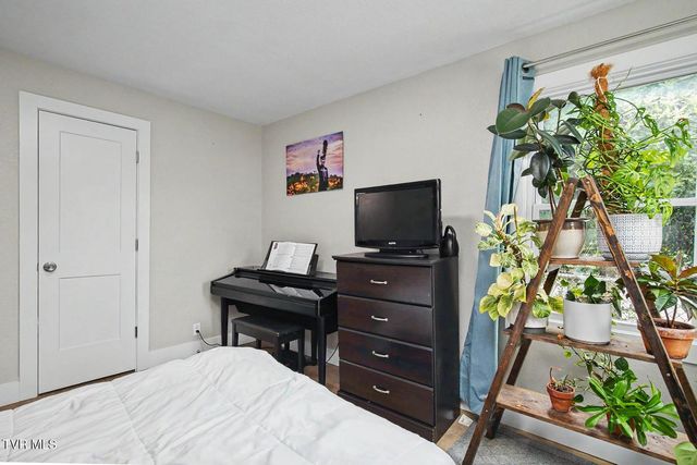 1009 Gibson Mill Road, Kingsport, TN 37660