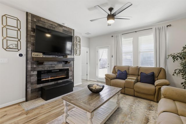 431 Dipprey LN, Georgetown, TX 78628