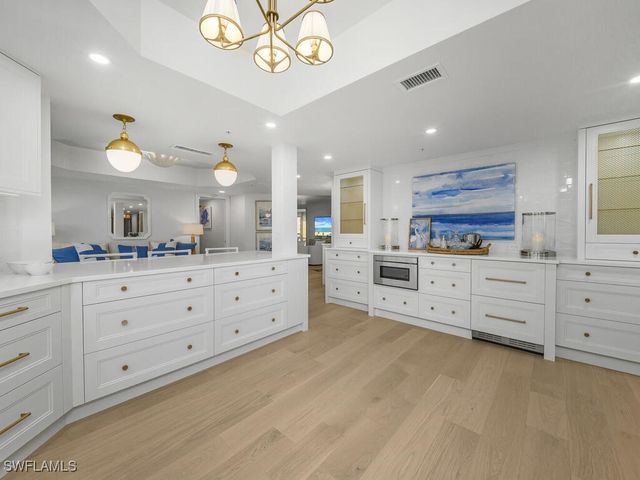 4021 Gulf Shore BLVD N 403, Naples, FL 34103