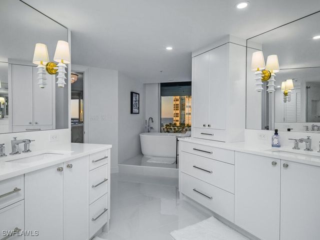 4021 Gulf Shore BLVD N 403, Naples, FL 34103