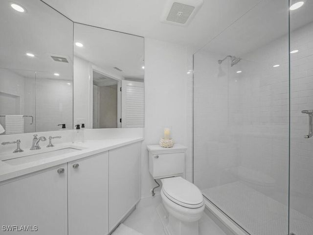 4021 Gulf Shore BLVD N 403, Naples, FL 34103