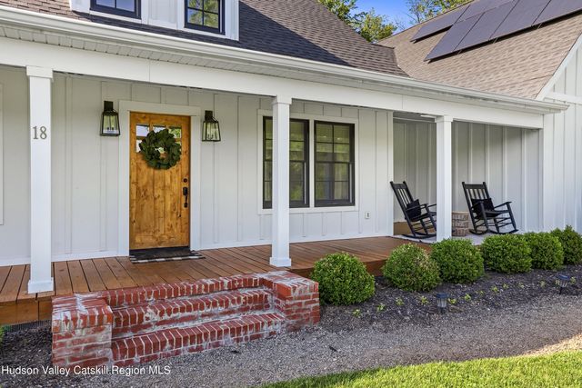 18 Barnstormer Lane, Red Hook, NY 12571
