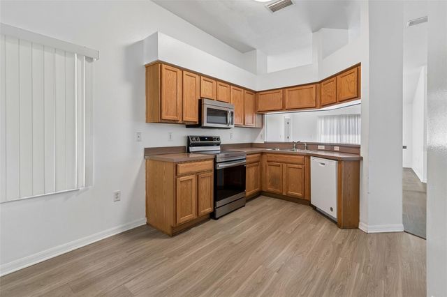 7643 WEEHAWKEN DRIVE, Zephyrhills, FL 33540