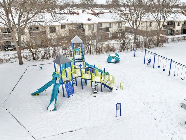 847 E Coach Road 1, Palatine, IL 60074