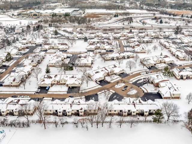 847 E Coach Road 1, Palatine, IL 60074