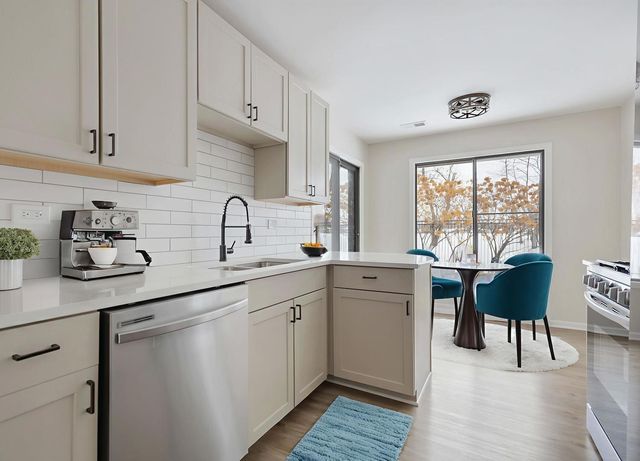 847 E Coach Road 1, Palatine, IL 60074