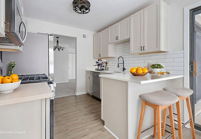 847 E Coach Road 1, Palatine, IL 60074