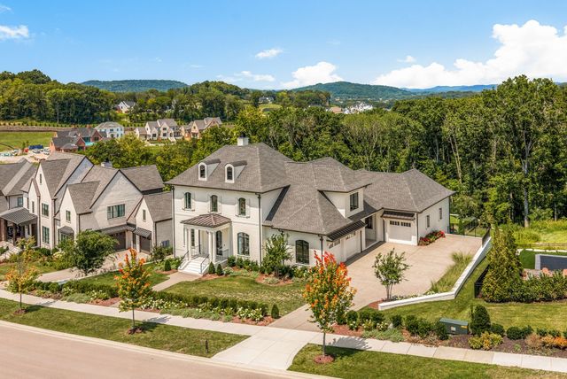 8073 Heirloom Blvd, College Grove, TN 37046