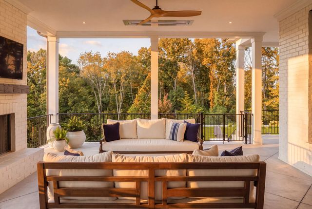 8073 Heirloom Blvd, College Grove, TN 37046