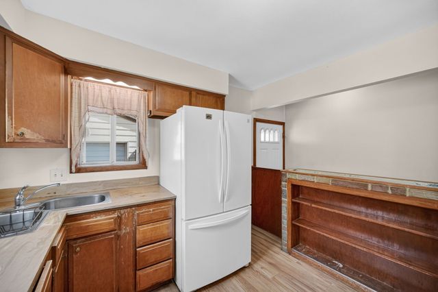 100 E Maxwelton Drive, Des Moines, IA 50315
