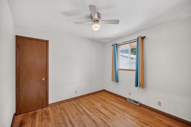 100 E Maxwelton Drive, Des Moines, IA 50315