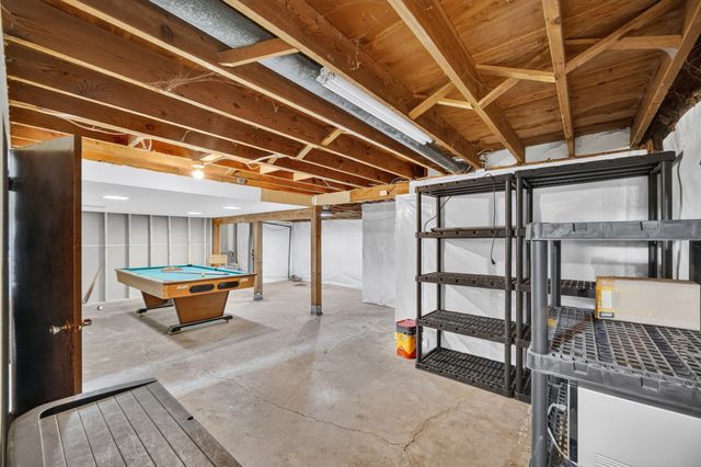 100 E Maxwelton Drive, Des Moines, IA 50315