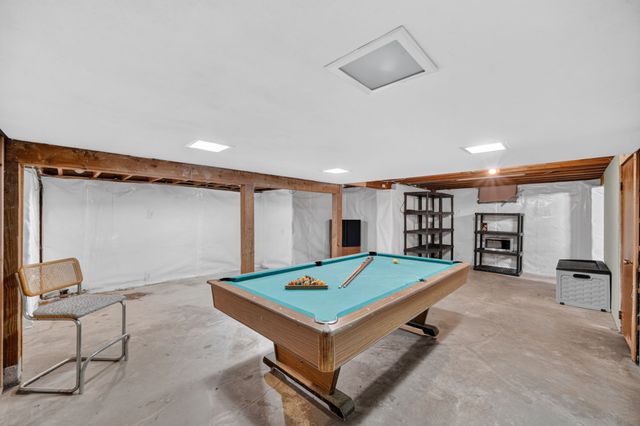 100 E Maxwelton Drive, Des Moines, IA 50315