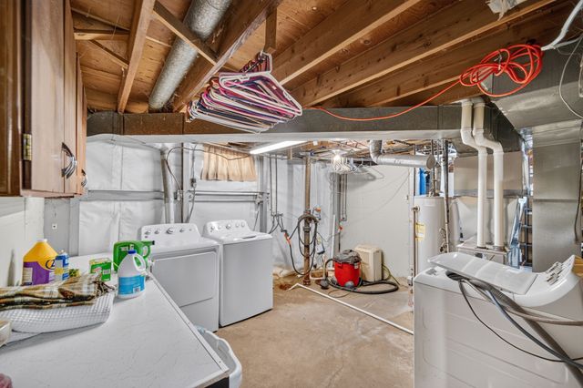 100 E Maxwelton Drive, Des Moines, IA 50315