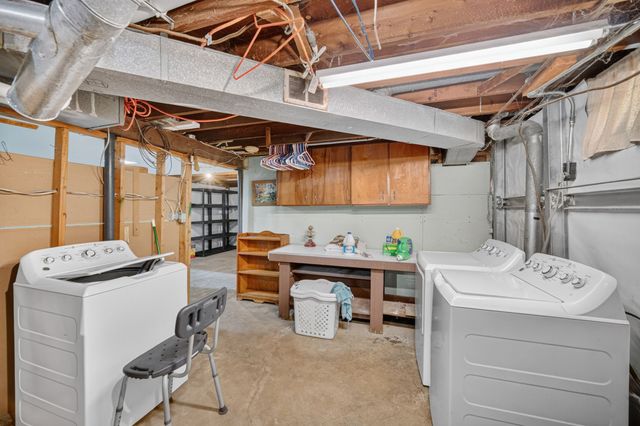 100 E Maxwelton Drive, Des Moines, IA 50315
