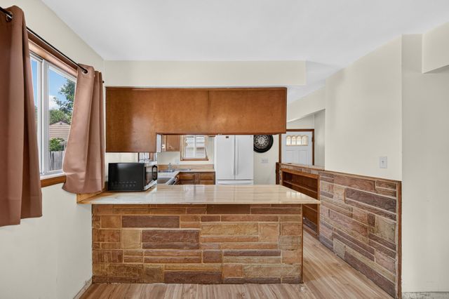 100 E Maxwelton Drive, Des Moines, IA 50315