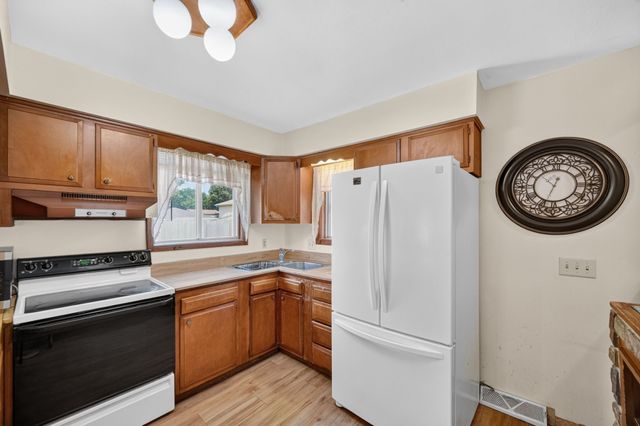 100 E Maxwelton Drive, Des Moines, IA 50315